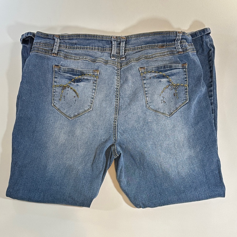 Zanadi Embellished Blue Jeans with Stretch and Slight Flare Size 24W Inseam 29” - Picture 8 of 10